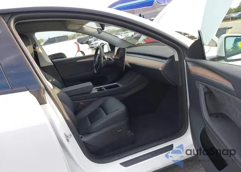 2023 Tesla Model Y Awd/Long Range Dual Motor All-Wheel Drive z USA, uszkodzony, nr VIN 7SAYGDEE3PA123054